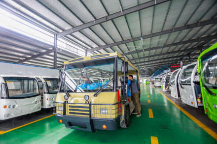 23座電動(dòng)觀光車 23座電動(dòng)觀光車